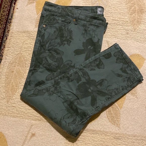 Mossimo Denim - NEW Mossimo Premium Denim jeans. Cotton/Spandex. 5 pocket. Size 18.